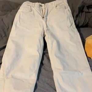 Baggy jeans från bershka/asos - Pösiga jeans från bershka köpt för 500 säljer för 250