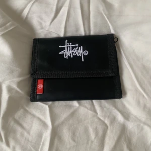 Stussy plånbok - Stussy plånbok i superskick, inga defekter!!