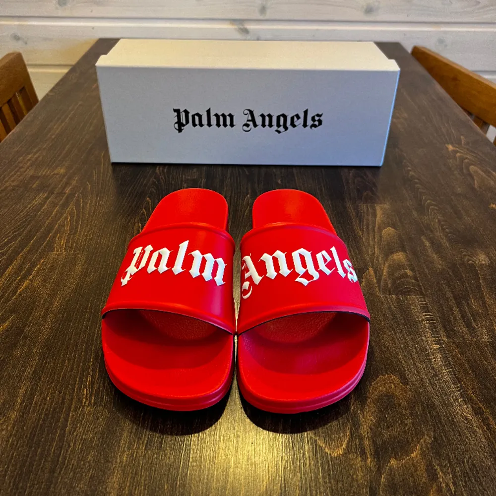 Slides från Palm Angels  Helt nya i originallåda  Storlek 40. Skor.