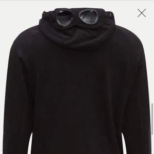 Söker en C.P. Company sweatshirt för bra pris 1500-2000 kr . Jag är ungefär 1,80 ganska smal 