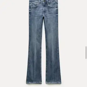 Säljer dessa snygga jeans från zara då de knappt kommit till användning. Skriv privat för fler bilder!