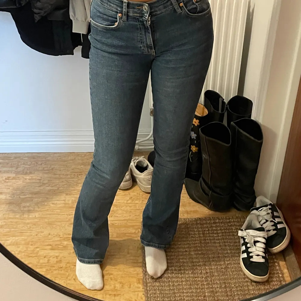 Lågmidjade jeans från Gina. Använd fåtal gånger 💙. Jeans & Byxor.