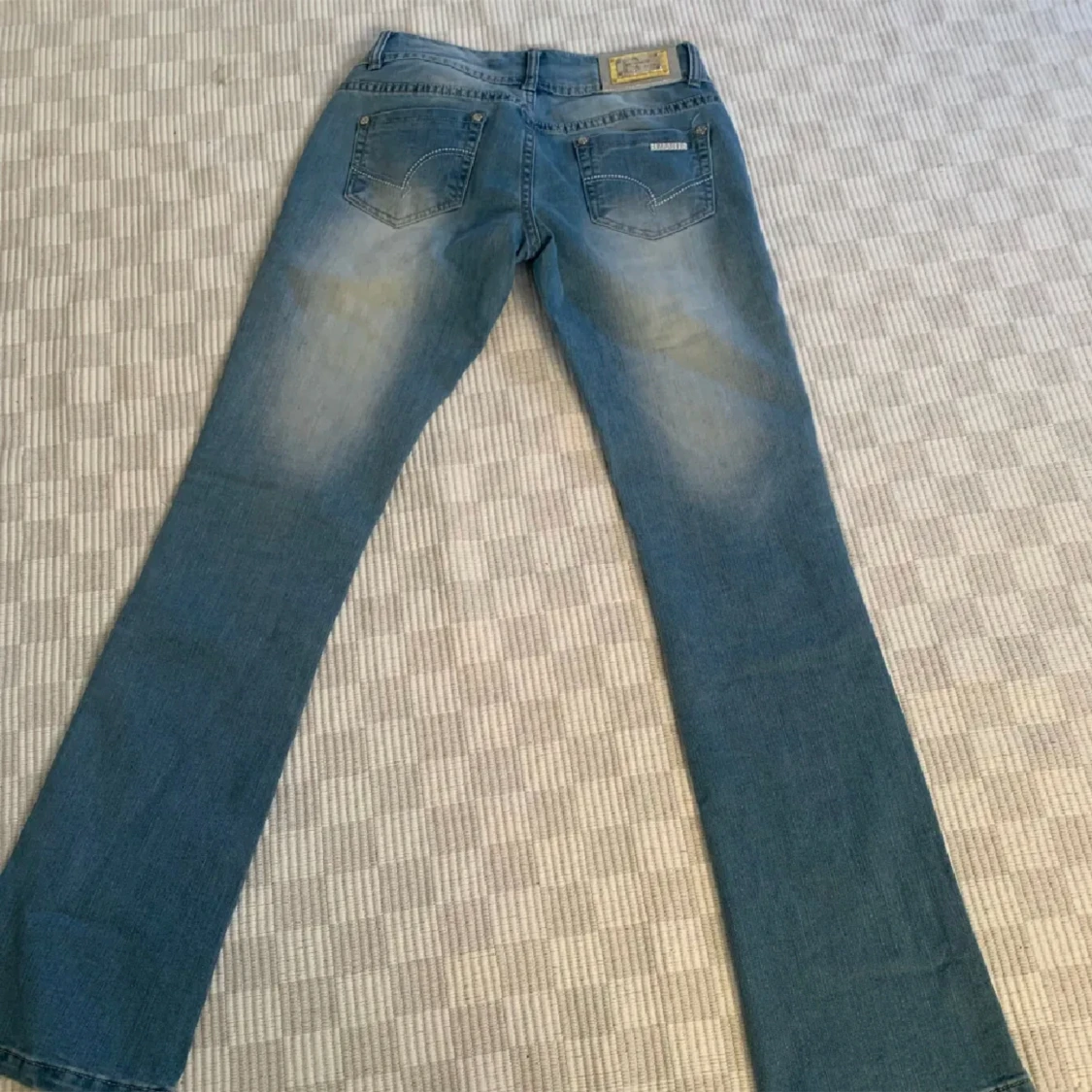 Lågmidjade utsvängda jeans  - 90