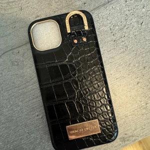 Mobilskal till iPhone 13  - Ideal of sweden mobilskal till iPhone 13 