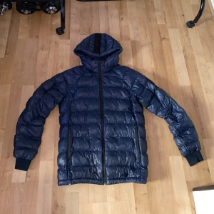 Peak performance jacka - Peak Performance jacka i storlek 170. Bra skick. Köparen står för frakt 