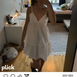 Vit klänning  - Strl S, (lånade bilder)