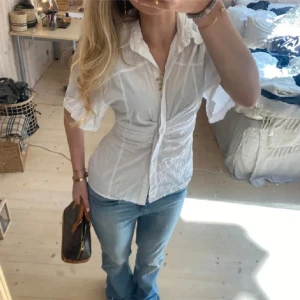 Figursydd skjorta - 🤍