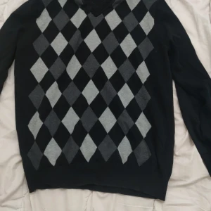 Fint tröja  - Jag har använt den typ 3 gånger jag vill sälja den för att den är liten på mig men annars jag vill ha den 