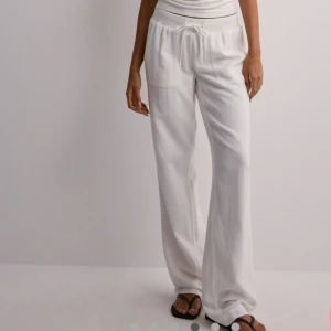 Linnebyxor - Säljer linnebyxa i stolek S från Nelly. Använda 1 gång ❤️