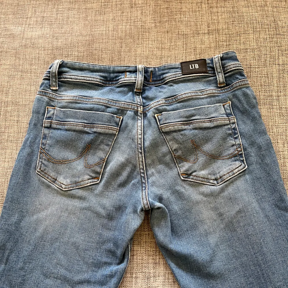 Jeans från ltb, modell valerie. Använda några gånger men i bra skick!💗 säljer då de är för stora på mig! Köpta för 900, pris kan diskuteras. Fråga om mer bilder💕💞. Jeans & Byxor.