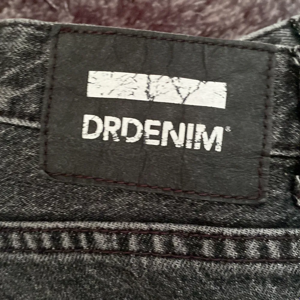 Tjenare! Säljer dessa feta jeans billigt. Nypris 800kr Men kan tänka mig att gå ner i pris sick 9/10. Storlek 26/28. Jeans & Byxor.