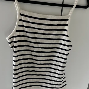 Linne - Randigt linne från & Other Stories. Aldrig använd och lappen är kvar