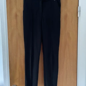 Kostymbyxa - Kostymbyxa med knappar