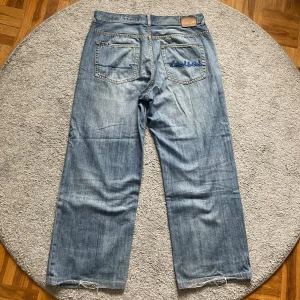 Ecko baggy jeans - Riktigt feta baggy jeans från märket ecko unlimited. Benöppning 26,5cm! Köpta här på plick från @trendfriend.se för 600kr. Om du har frågor eller vill ha fler bilder är det bara att skriva!