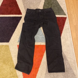 Jeans - Jeans från Weekday i 32/34 space relaxed. Inga defekter 