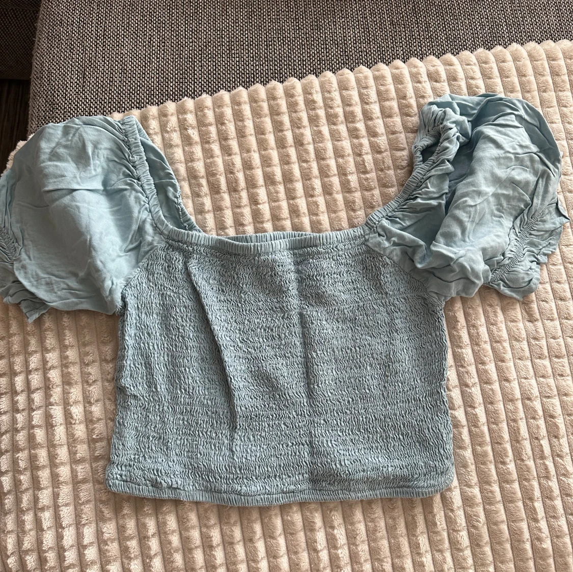 Ljusblå topp ifrån bikbok 