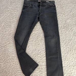 Replay waitom jeans  - Säljer mina watiom i fint skick (9-10) använda sällan. Hör av dig vid funderingar och pris kan diskuteras vid snabb affär mvh Mh.sellout 