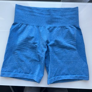 Träningsshorts, NVGTN stl xs - Träningsshorts från NVGTN som är i gott skick och använda en gång. Säljer då de är för små. Pris kan diskuteras💙