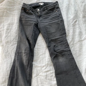 Säljer dessa super snygga jeans - Säljs pågrund av att dom är för små. Dom är i väldigt bra skick och priset kan diskuteras.