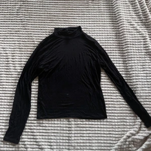 Långärmad poloneck tröja - I jättefint skick. 