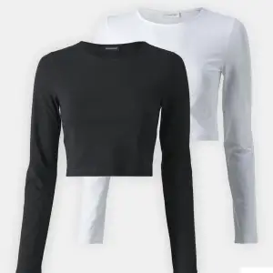 En svart och en vit tajt långarmad tröja ifrån even&odd. Verken den vita eller svarta är genomskinlig. 150 kr för båda, 90 kr för en🤍🖤