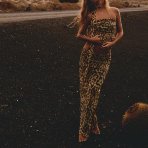 Leopard kjol Zara - Säljer denna slutsålda kjol från Zara! Helt ny med lappar kvar 