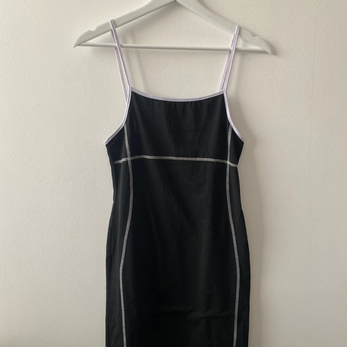 Svart kort sommarklänning