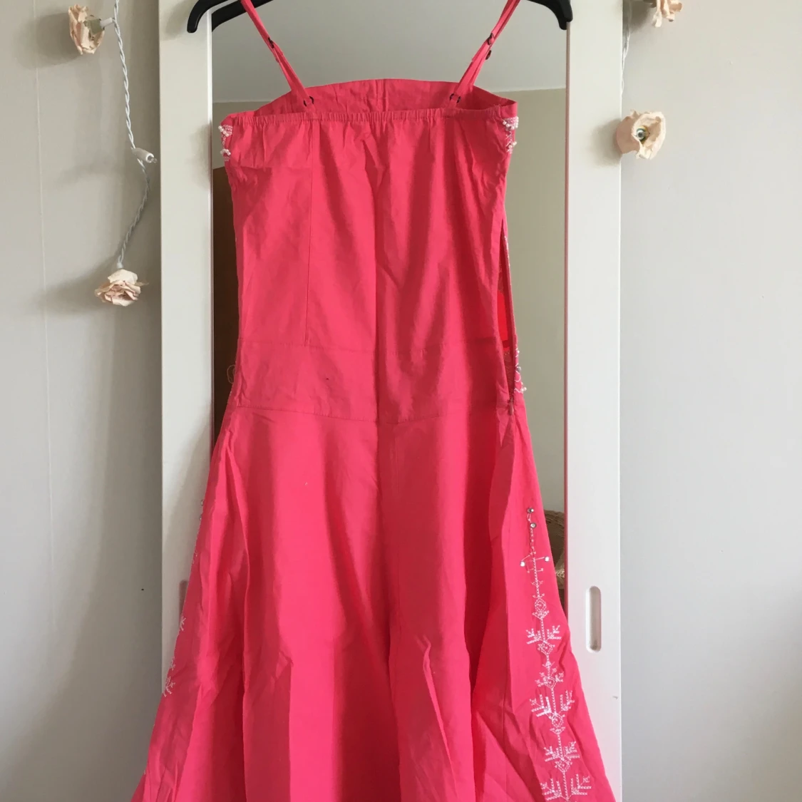 Klänning med detaljer  - 91