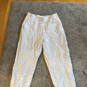 Vita linnebyxor - Vita linnebyxor i nyskick, endast provade