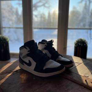 Jordan 1  Skick 8/10 Dm för frågor och fler bilder!