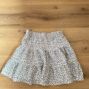 Kjol - Den är använd många gånger men i bra skick 