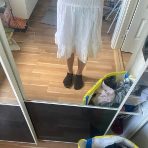 Kjol - Medellång Prislapp kvar Hund i hemmet