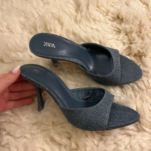 Klackar - Slutsålda klackar från zara. Aldrig använda. Köpta för 400kr. Säljer för 200kr.