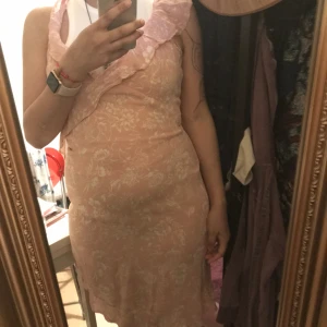 Reformationen klänning  - Mkt fin klänning, Storlek S. Fint skick och använd några ggr.  Använd köp nu eller mötas upp i Hbg.