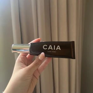 Caia bronzer  - Caia liquid bronzer i cape town. Lite mer än halva kvar 🥰🥰