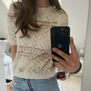 Stickad topp - Så fin tröja från zara som passar så bra till sommaren💗 Den är så gott som ny🙌🏻