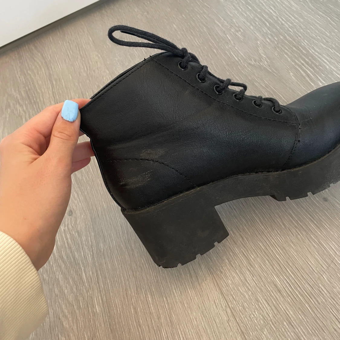 Svarta boots ifrån attitude - 91