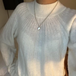 Stickad tröja  - Lägg gärna pris förslag!!💞Vit stickad tröja från lindex, använd 1-2gånger 