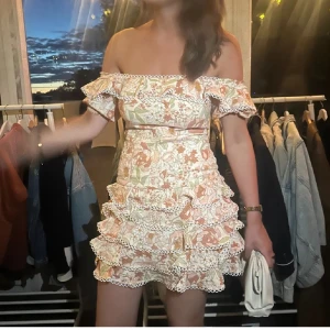 Sommar klänning - Jättefin klänning, storlek L men sitter mer som M