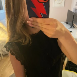 svart blus topp - använd 1 gång❣️