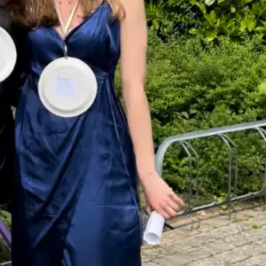 Suuuperfin klänning, använd en gång💓skriv för fler bilder