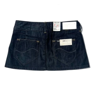 LEE JEANSKJOL - Vintage Jeanskjol från Lee med lappar kvar!  Storlek: S  Utmärkt skick Uppdaterar med mått!  Fler bilder kan skickas ❤️‍🔥 