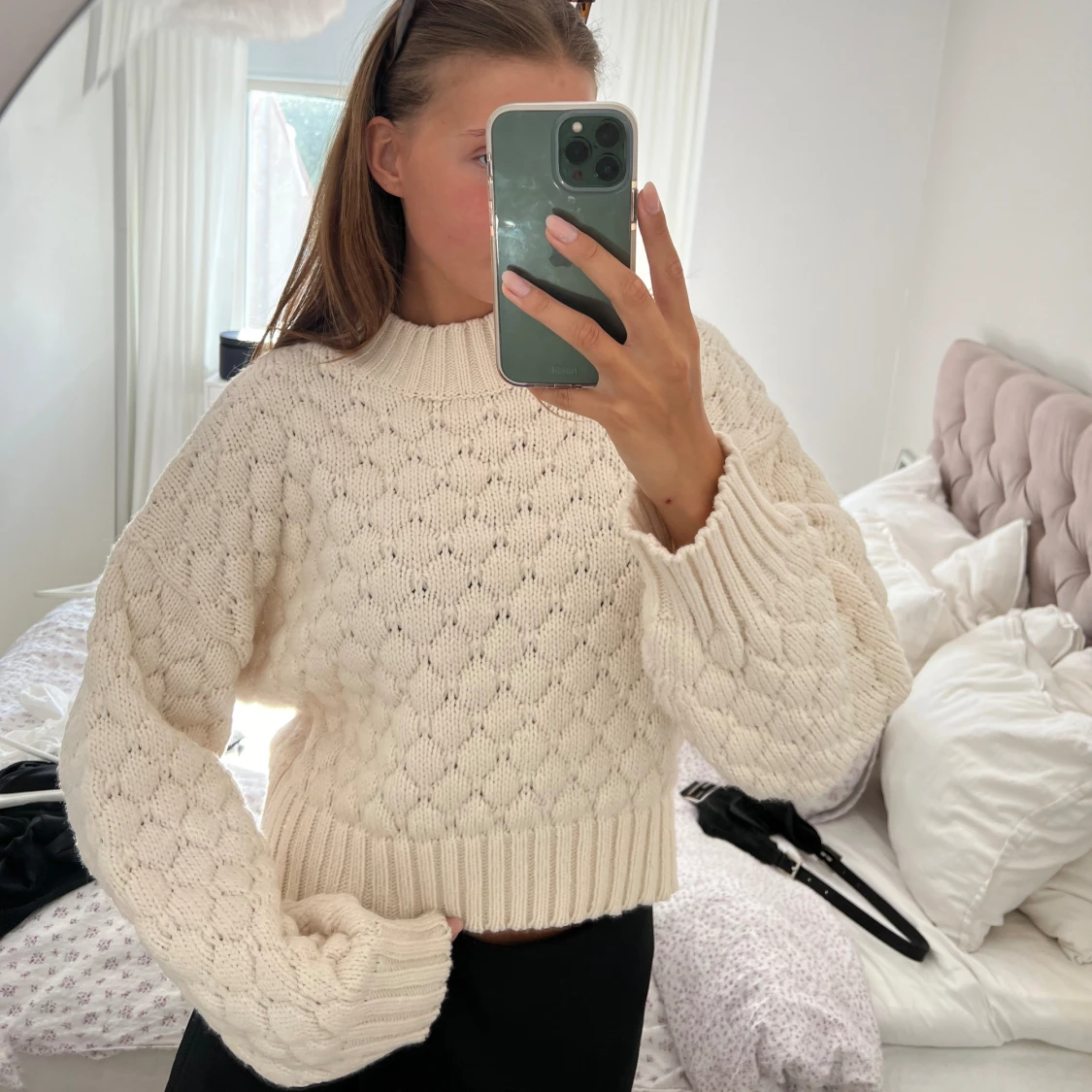 Vit stickad tröja.  - 90