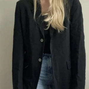 Kavaj - Säljer nu min fina kavaj från marella. Köpt för 800, men säljer den för 400kr. Lånade bilder 
