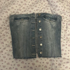 Jeanskorsett - Superfin jeanskorsett från zara, i mycket fint skick. Storlek M men passar även S💙