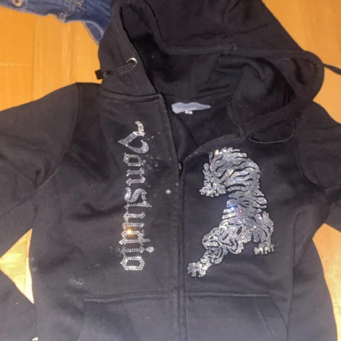 Säljer en rhinstone tröja