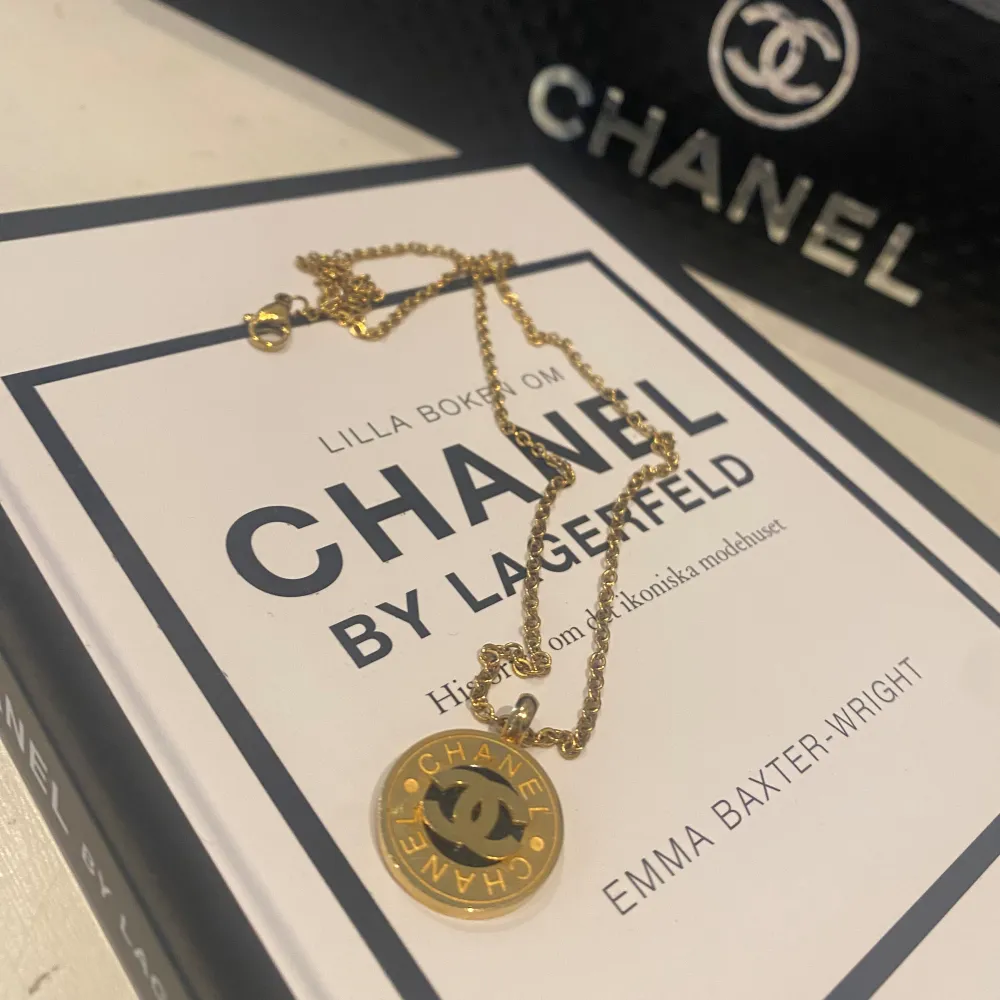 Mycket fint Chanel halsband . Accessoarer.
