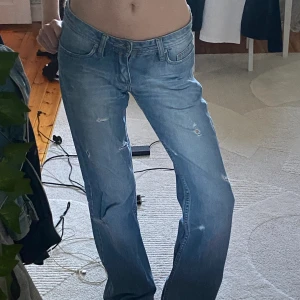 lågmidjade jeans - Super coola lågmidjade straight jeans