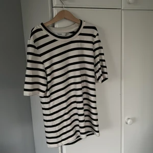 Stylein t-shirt💞 - Super fin randig tröja från stylein i super mjukt material!💗💗 