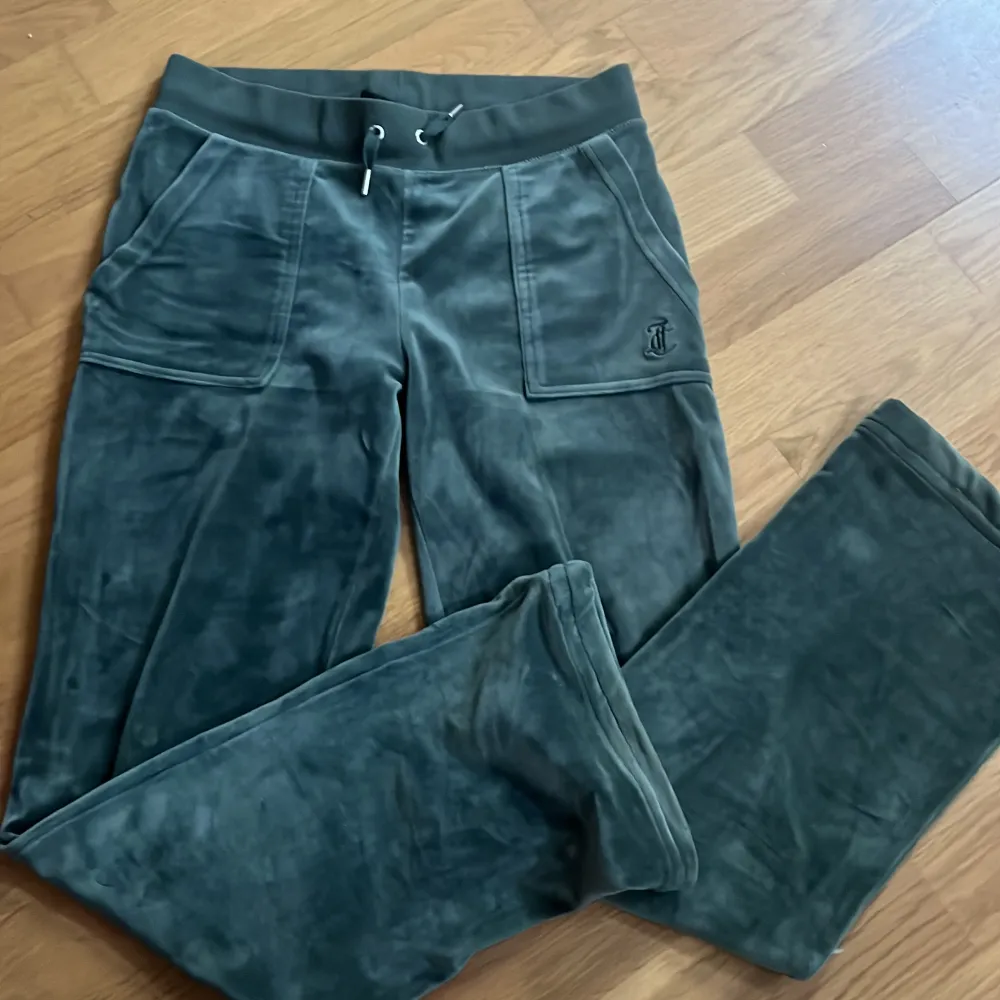 Gröna juicy couture byxor! Helt nya med lapp på.. Jeans & Byxor.